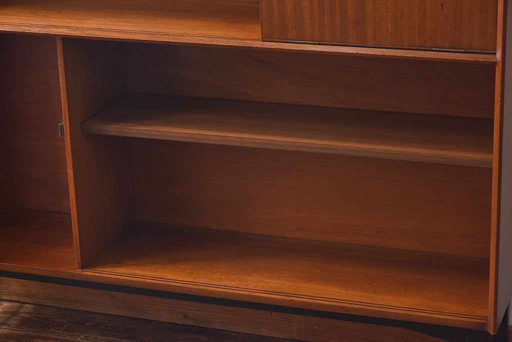 北欧家具　G-PLAN(ジープラン)　BBシリーズ(Black&Brass)のキャビネット(収納棚、サイドキャビネット)