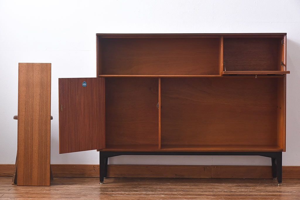 北欧家具　G-PLAN(ジープラン)　BBシリーズ(Black&Brass)のキャビネット(収納棚、サイドキャビネット)