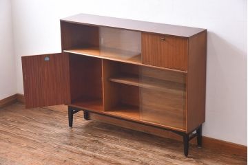 北欧家具　G-PLAN(ジープラン)　BBシリーズ(Black&Brass)のキャビネット(収納棚、サイドキャビネット)