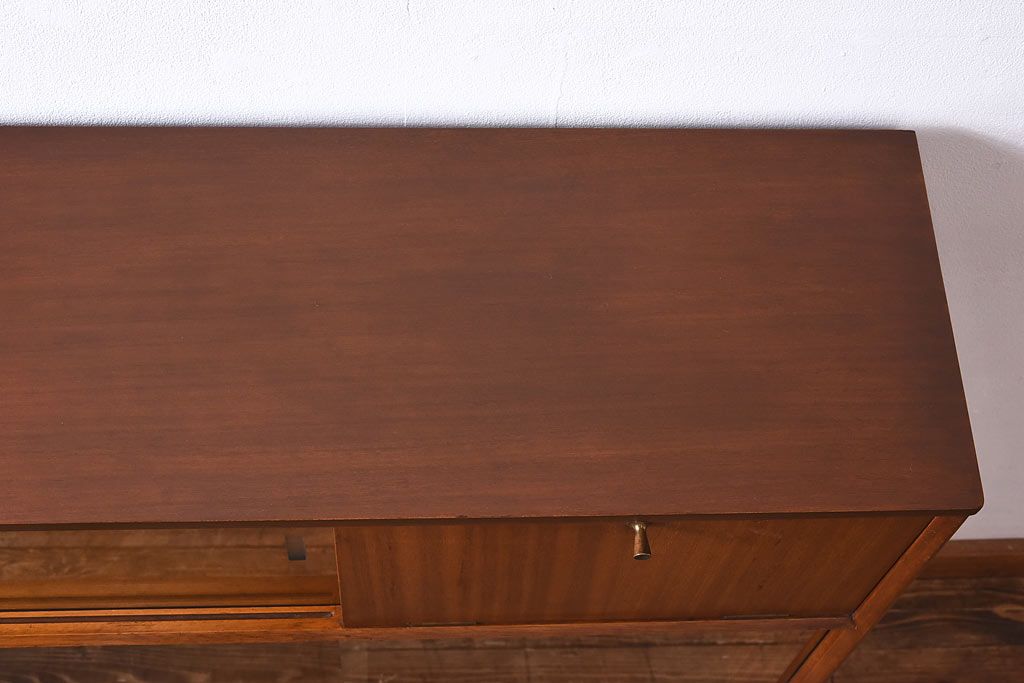 北欧家具　G-PLAN(ジープラン)　BBシリーズ(Black&Brass)のキャビネット(収納棚、サイドキャビネット)