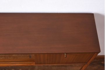 北欧家具　G-PLAN(ジープラン)　BBシリーズ(Black&Brass)のキャビネット(収納棚、サイドキャビネット)