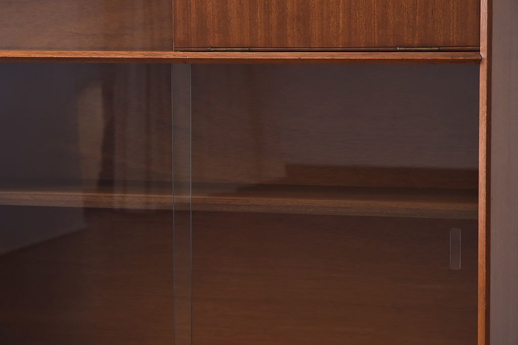 北欧家具　G-PLAN(ジープラン)　BBシリーズ(Black&Brass)のキャビネット(収納棚、サイドキャビネット)