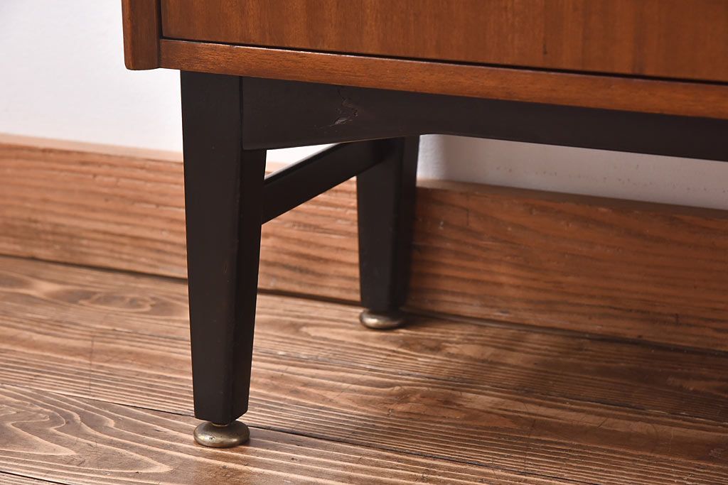 北欧家具　G-PLAN(ジープラン)　BBシリーズ(Black&Brass)のキャビネット(収納棚、サイドキャビネット)