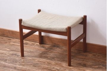 北欧家具　チーク材が温かみを感じさせるスツール(オットマン、椅子、クッションチェア)