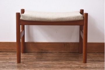 北欧家具　チーク材が温かみを感じさせるスツール(オットマン、椅子、クッションチェア)