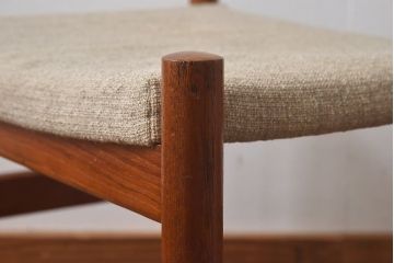 北欧家具　チーク材が温かみを感じさせるスツール(オットマン、椅子、クッションチェア)