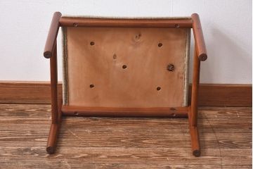 北欧家具　チーク材が温かみを感じさせるスツール(オットマン、椅子、クッションチェア)