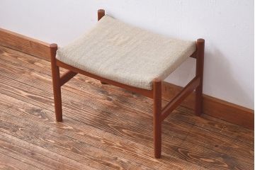 北欧家具　チーク材が温かみを感じさせるスツール(オットマン、椅子、クッションチェア)