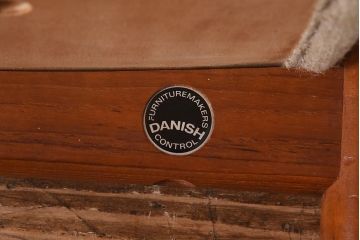 北欧家具　チーク材が温かみを感じさせるスツール(オットマン、椅子、クッションチェア)