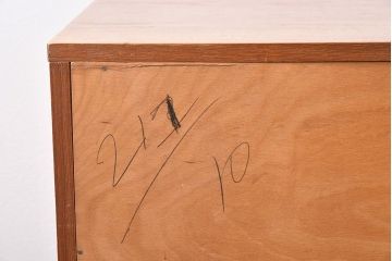 ヴィンテージ家具　北欧ビンテージ　チーク材　スリムな脚がおしゃれなサイドチェスト(引き出し、サイドボード)
