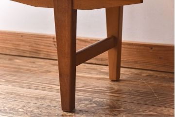 ヴィンテージ家具　北欧ビンテージ　チーク材　スリムな脚がおしゃれなサイドチェスト(引き出し、サイドボード)