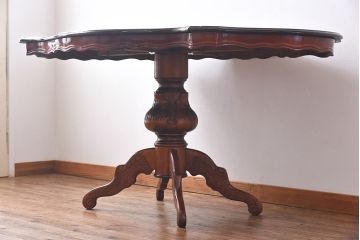 イタリア製　中古　象嵌入りの優雅なダイニングテーブル