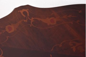 イタリア製　中古　象嵌入りの優雅なダイニングテーブル