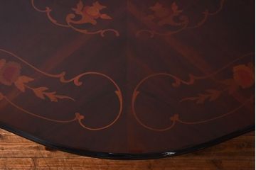 イタリア製　中古　象嵌入りの優雅なダイニングテーブル