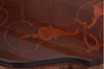 イタリア製　中古　象嵌入りの優雅なダイニングテーブル