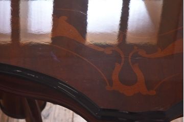 イタリア製　中古　象嵌入りの優雅なダイニングテーブル