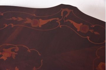 イタリア製　中古　象嵌入りの優雅なダイニングテーブル