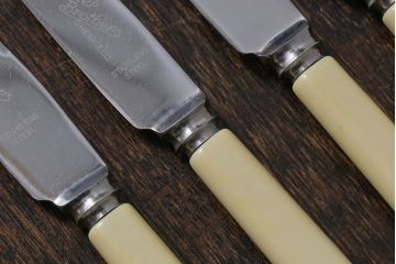 アンティーク雑貨　イギリスビンテージ　SHEFFIELD(シェフィールド)　様々な食器と馴染みやすいバターナイフ6本セット
