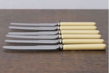 アンティーク雑貨　イギリスビンテージ　SHEFFIELD(シェフィールド)　様々な食器と馴染みやすいバターナイフ6本セット