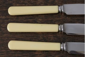 アンティーク雑貨　イギリスビンテージ　SHEFFIELD(シェフィールド)　様々な食器と馴染みやすいバターナイフ6本セット