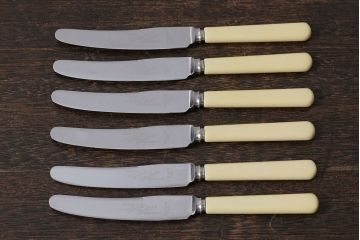 アンティーク雑貨　イギリスビンテージ　SHEFFIELD(シェフィールド)　様々な食器と馴染みやすいバターナイフ6本セット