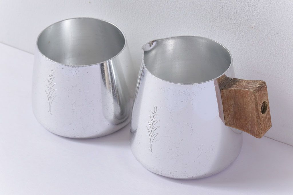 アンティーク雑貨　イギリス　SONA　木製の取っ手が可愛らしいミルクジャグ&シュガーポットセット(クリーマー、シュガーボウル)