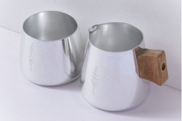 アンティーク雑貨　イギリス　SONA　木製の取っ手が可愛らしいミルクジャグ&シュガーポットセット(クリーマー、シュガーボウル)