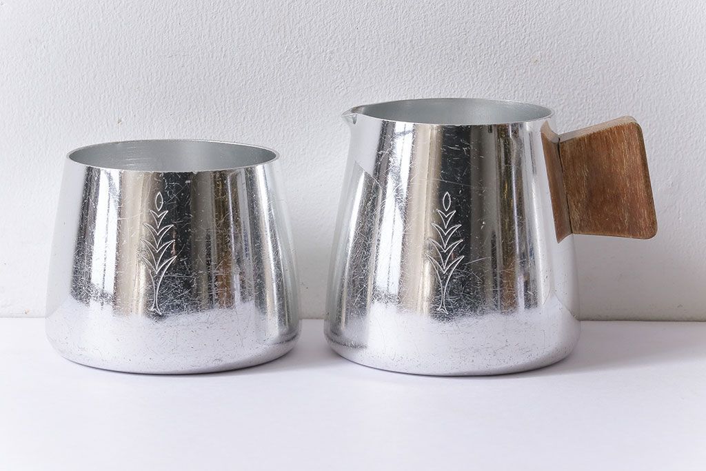 アンティーク雑貨　イギリス　SONA　木製の取っ手が可愛らしいミルクジャグ&シュガーポットセット(クリーマー、シュガーボウル)