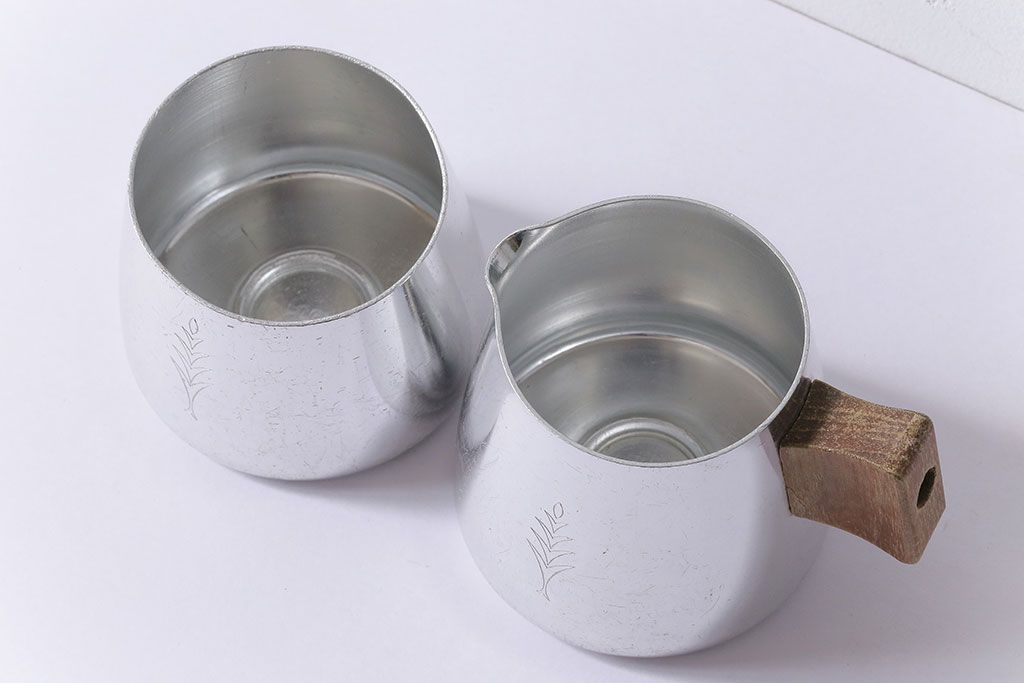 アンティーク雑貨　イギリス　SONA　木製の取っ手が可愛らしいミルクジャグ&シュガーポットセット(クリーマー、シュガーボウル)