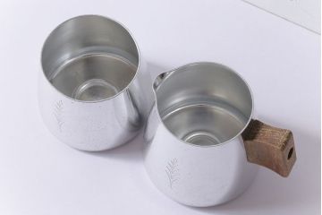 アンティーク雑貨　イギリス　SONA　木製の取っ手が可愛らしいミルクジャグ&シュガーポットセット(クリーマー、シュガーボウル)