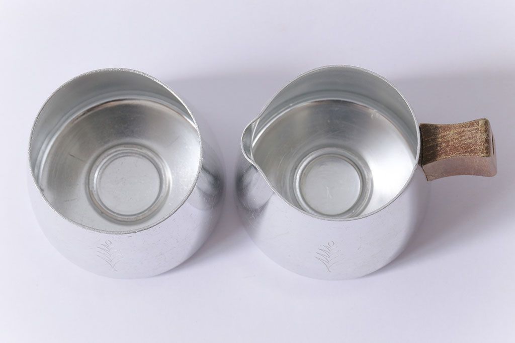 アンティーク雑貨　イギリス　SONA　木製の取っ手が可愛らしいミルクジャグ&シュガーポットセット(クリーマー、シュガーボウル)