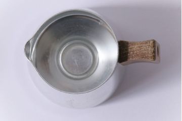 アンティーク雑貨　イギリス　SONA　木製の取っ手が可愛らしいミルクジャグ&シュガーポットセット(クリーマー、シュガーボウル)