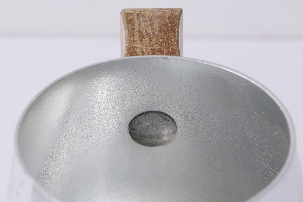 アンティーク雑貨　イギリス　SONA　木製の取っ手が可愛らしいミルクジャグ&シュガーポットセット(クリーマー、シュガーボウル)