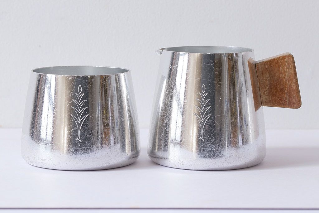 アンティーク雑貨　イギリス　SONA　木製の取っ手が可愛らしいミルクジャグ&シュガーポットセット(クリーマー、シュガーボウル)