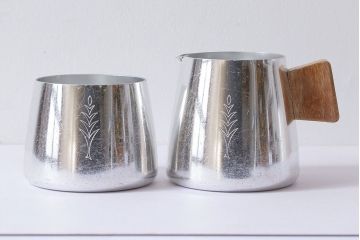 アンティーク雑貨　イギリス　SONA　木製の取っ手が可愛らしいミルクジャグ&シュガーポットセット(クリーマー、シュガーボウル)