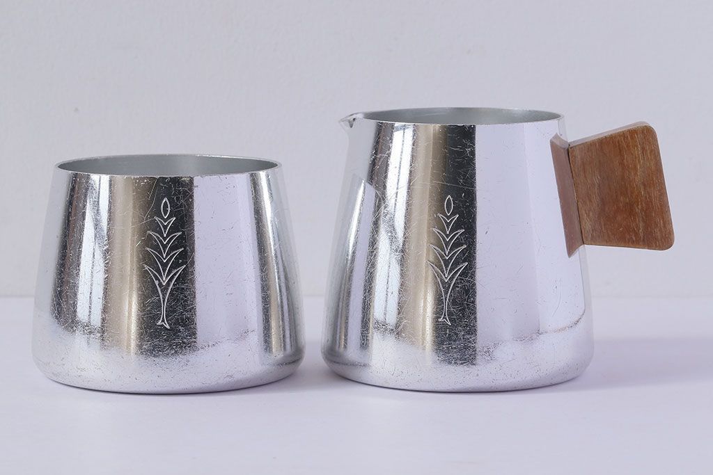 アンティーク雑貨　イギリス　SONA　木製の取っ手が可愛らしいミルクジャグ&シュガーポットセット(クリーマー、シュガーボウル)