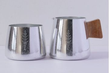 アンティーク雑貨　イギリス　SONA　木製の取っ手が可愛らしいミルクジャグ&シュガーポットセット(クリーマー、シュガーボウル)