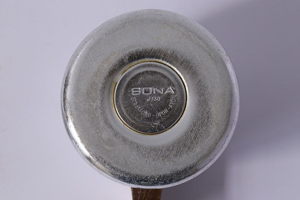 アンティーク雑貨　イギリス　SONA　木製の取っ手が可愛らしいミルクジャグ&シュガーポットセット(クリーマー、シュガーボウル)