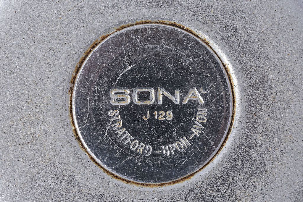 アンティーク雑貨　イギリス　SONA　木製の取っ手が可愛らしいミルクジャグ&シュガーポットセット(クリーマー、シュガーボウル)