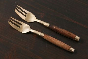 イギリスビンテージ　味のある木製持ち手のフォーク(カトラリー)2本セット