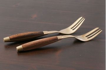 イギリスビンテージ　味のある木製持ち手のフォーク(カトラリー)2本セット