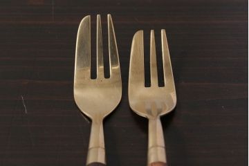 イギリスビンテージ　味のある木製持ち手のフォーク(カトラリー)2本セット