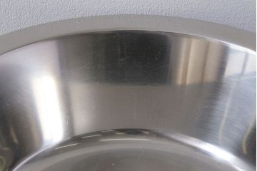 アンティーク雑貨　北欧ビンテージ　デンマーク製　木の取っ手が魅力のステンレスボウル(お皿)