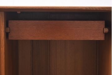 ヴィンテージ家具　イギリスビンテージ　楡材　ERCOL(アーコール)のキャスター付きサイドボード(収納棚、キャビネット)