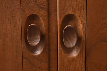 ヴィンテージ家具　イギリスビンテージ　楡材　ERCOL(アーコール)のキャスター付きサイドボード(収納棚、キャビネット)