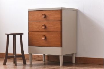 北欧ビンテージ家具　アンティーク風ペイントが魅力の3段チェスト(サイドチェスト、引き出し)