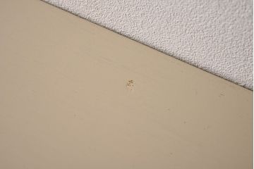 北欧ビンテージ家具　アンティーク風ペイントが魅力の3段チェスト(サイドチェスト、引き出し)