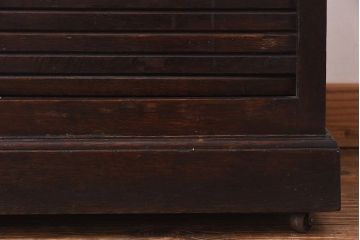 アンティーク家具　イギリスアンティーク　蛇腹式の扉が個性的なファイリングキャビネット(書類ケース、チェスト)