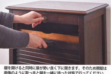 アンティーク家具　イギリスアンティーク　蛇腹式の扉が個性的なファイリングキャビネット(書類ケース、チェスト)