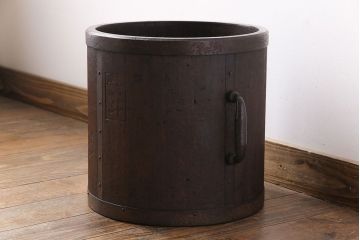 アンティーク雑貨　古民具・骨董　味わいのある趣が魅力的な一斗枡(鉢カバー)